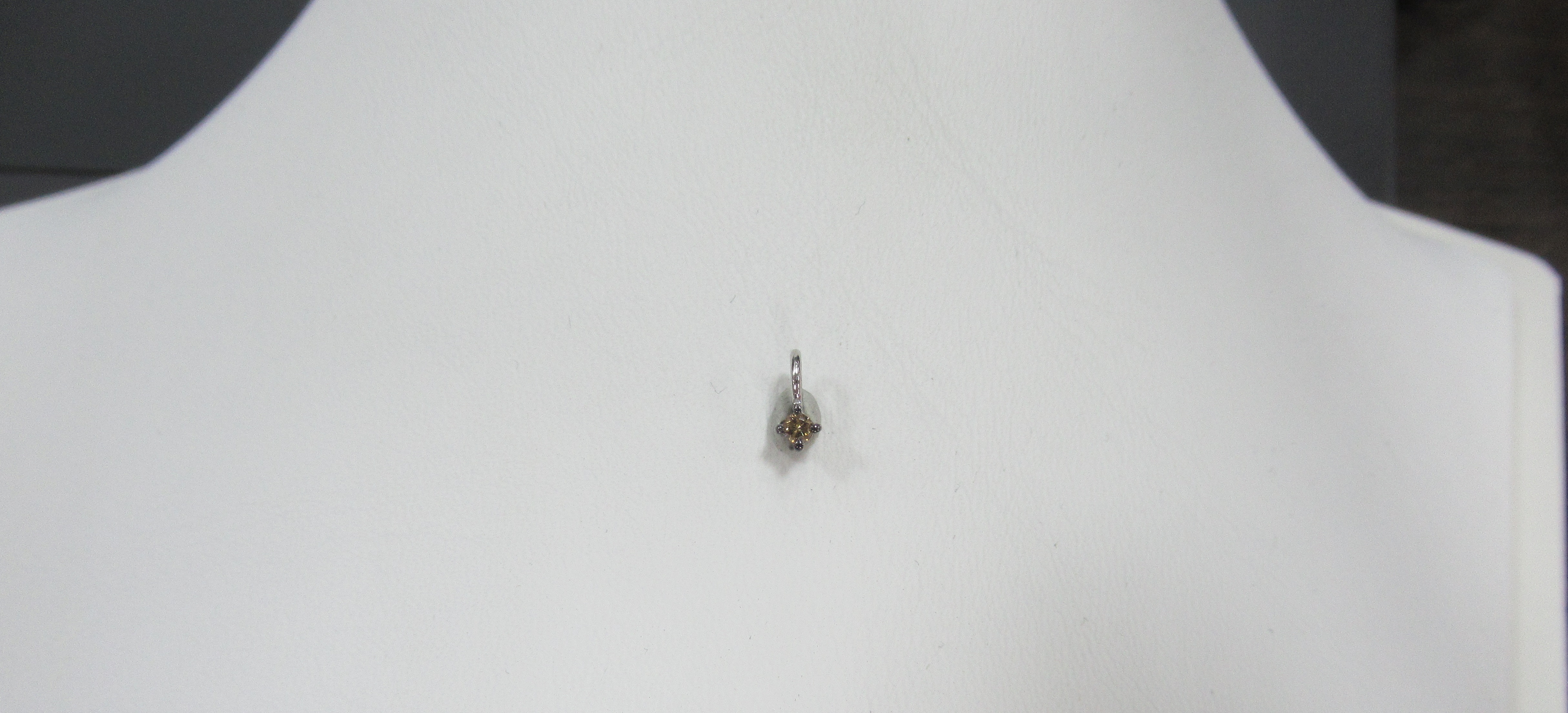 Серебряная подвеска с коньячным бриллиантом